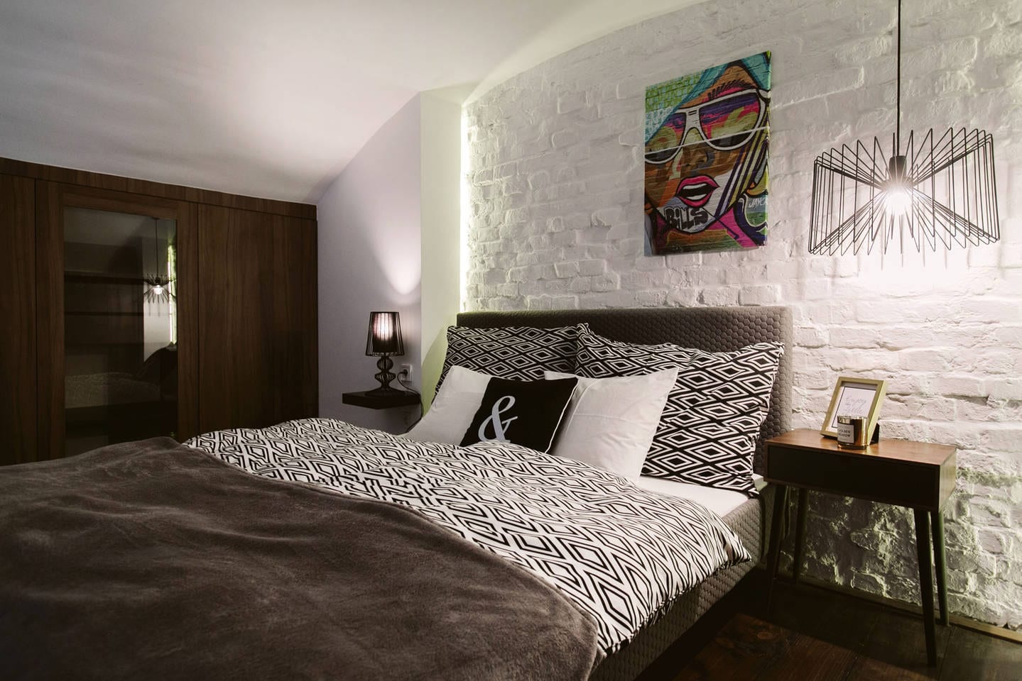 BB King — Airbnb — 07